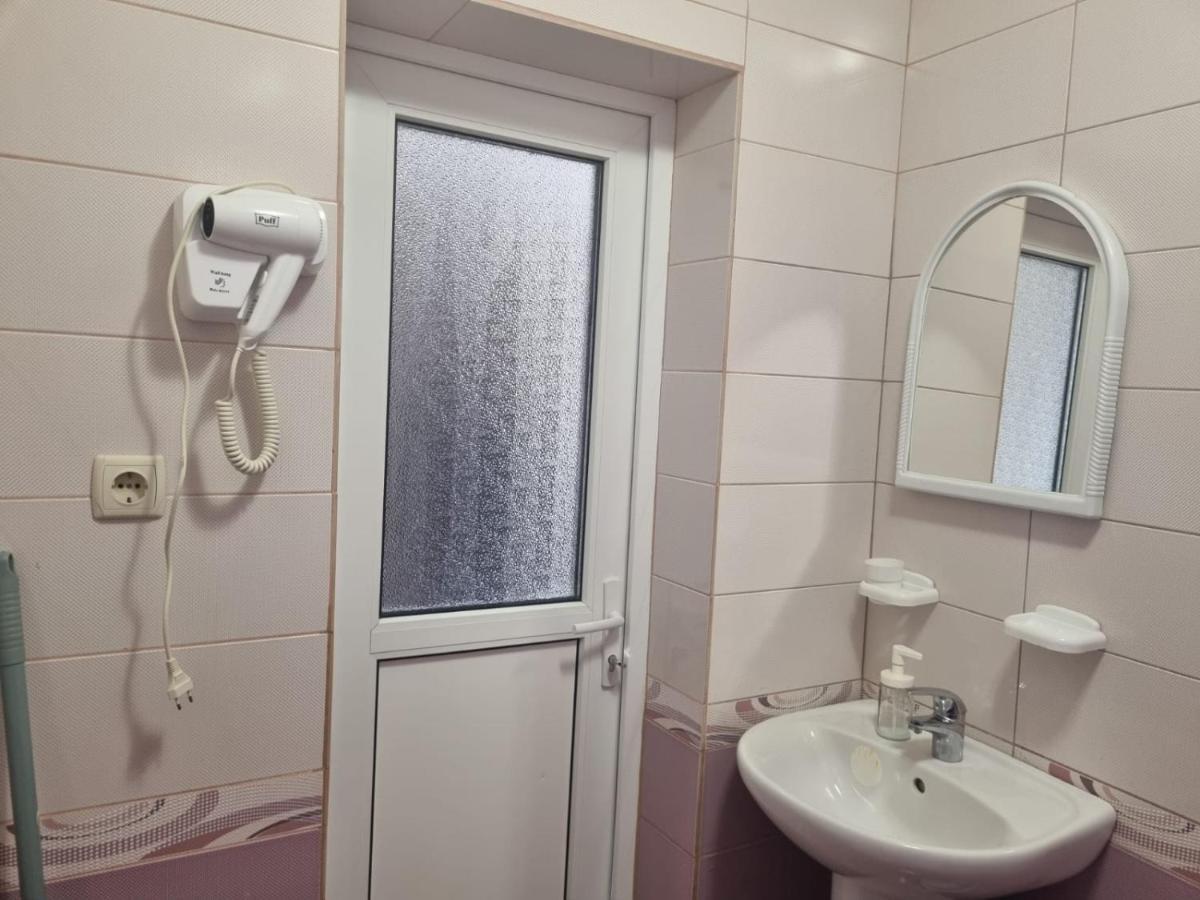 Ахра Hotel Гагра Екстериор снимка