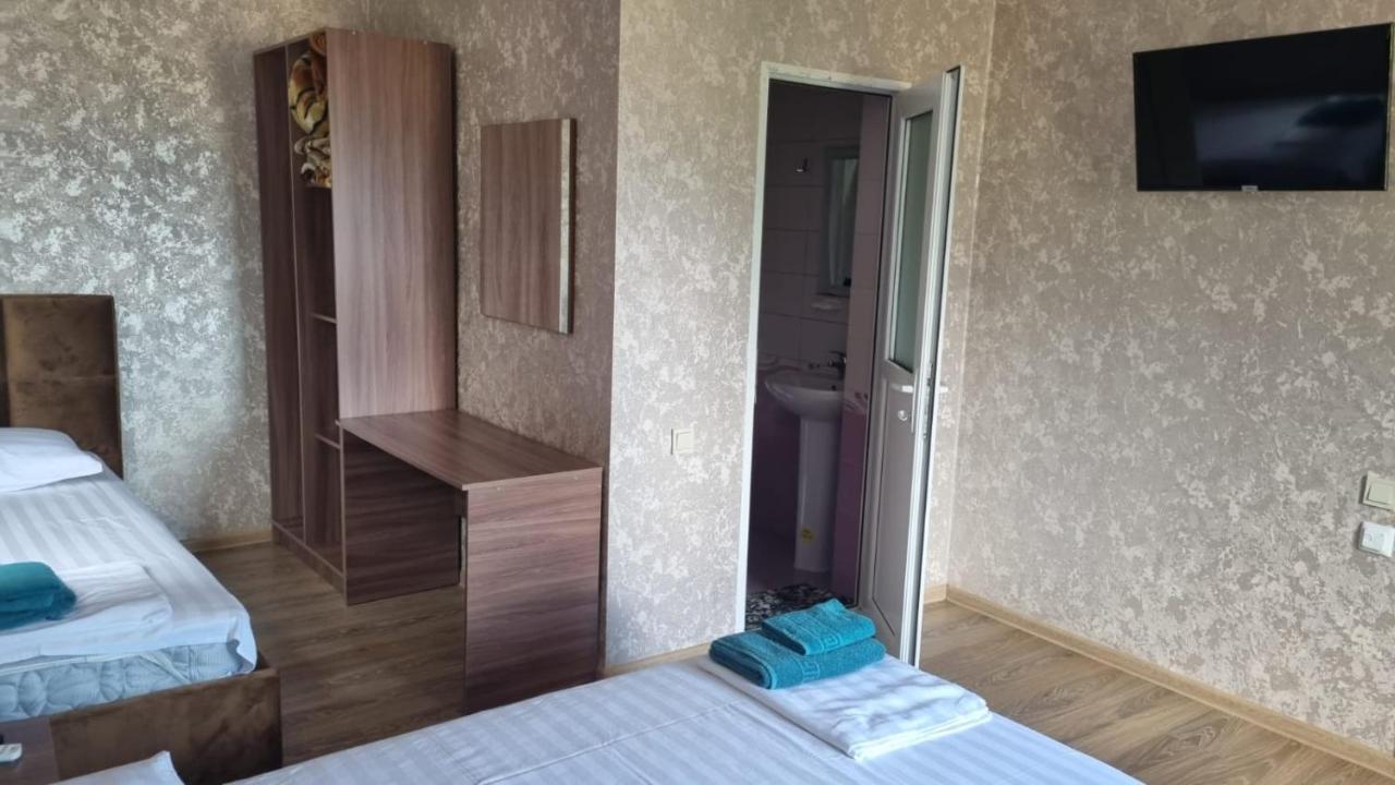 Ахра Hotel Гагра Екстериор снимка