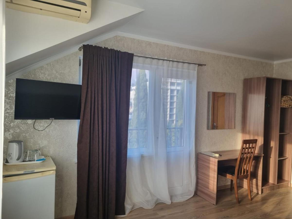 Ахра Hotel Гагра Екстериор снимка