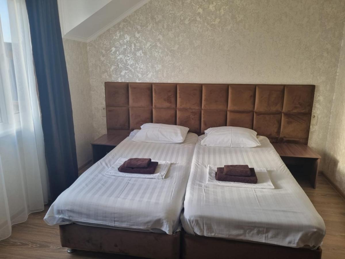 Ахра Hotel Гагра Екстериор снимка