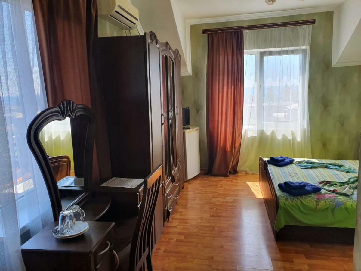 Ахра Hotel Гагра Екстериор снимка